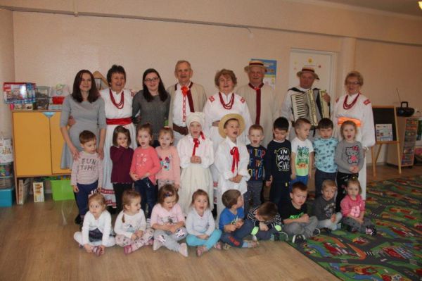 zdjęcie do
												 artykułu Spotkanie z folklorem w przedszkolach 