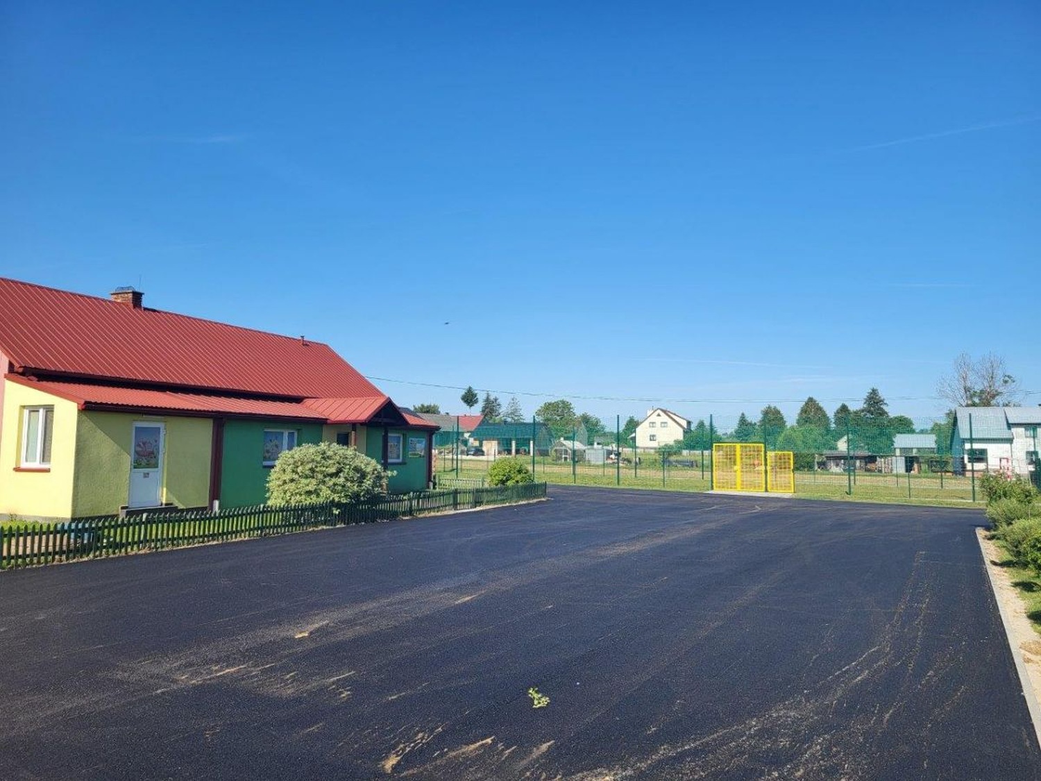 Utwardzenie terenu pod parking i drogi dojazdowej do żłobka w Siedlance