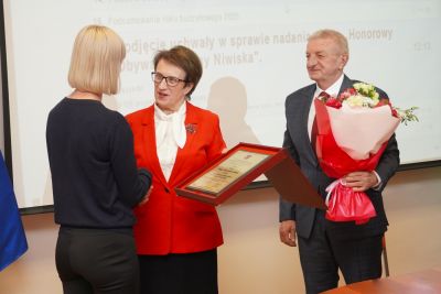 R&oacute;ża Kozakowska Honorowym Obywatelem Gminy Niwiska
