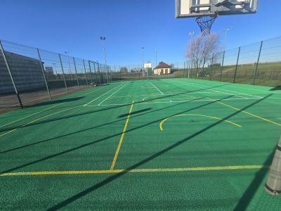 zdjęcie wprowadzające do artykułu: Boisko wielofunkcyjne w Niwiskach w nowej odsłonie