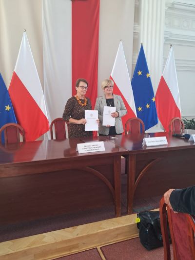 zdjęcie wprowadzające do artykułu: Podpisanie umów na realizację zadań w zakresie och