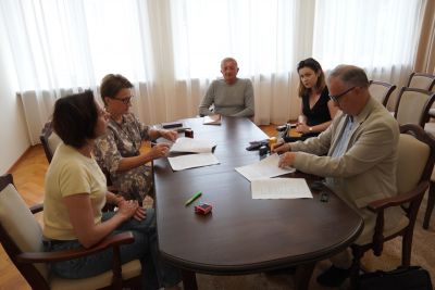 zdjęcie do
												 artykułu Umowa na odbiór i zagospodarowanie odpadów z gminy Niwiska podpisana