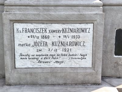 Ks. kan. Franciszek Kuźniarowicz (1860-1933)- tablica grobowa